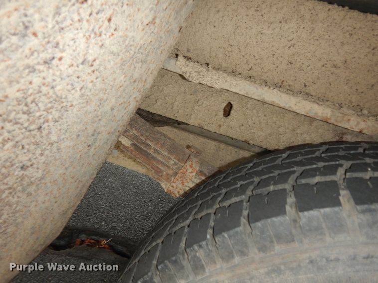image for item DJ4370 1994 GMC G3500  box truck