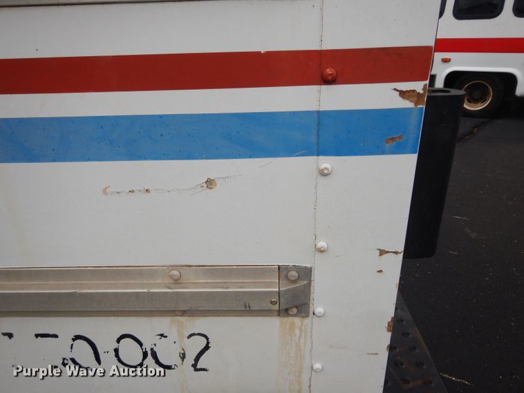 image for item DJ4370 1994 GMC G3500  box truck