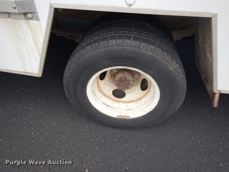 image for item DJ4370 1994 GMC G3500  box truck