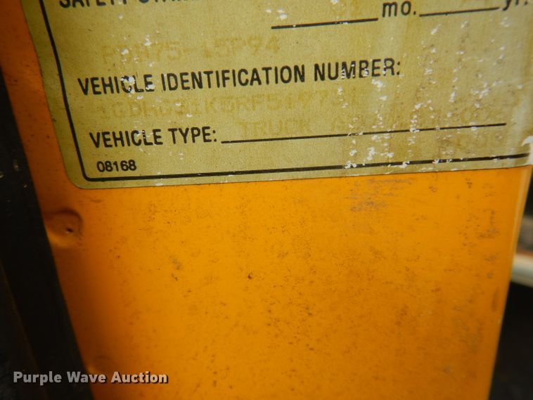 image for item DJ4370 1994 GMC G3500  box truck