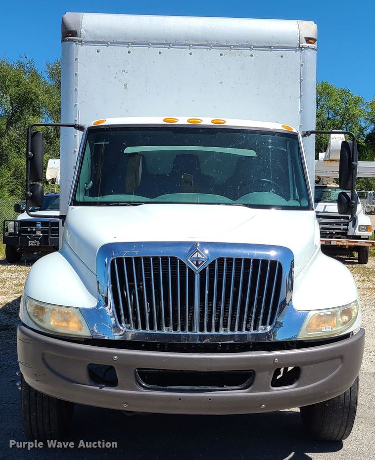 image for item EL9984 2008 International 4200  box truck