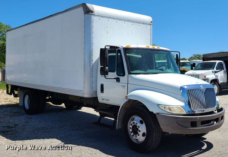 image for item EL9984 2008 International 4200  box truck