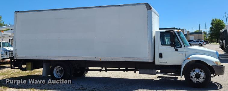 image for item EL9984 2008 International 4200  box truck
