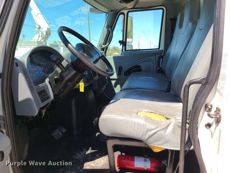 image for item EL9984 2008 International 4200  box truck