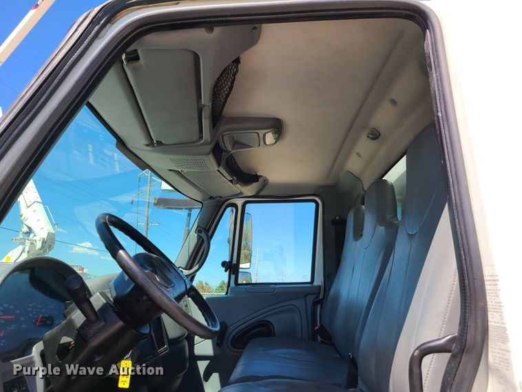 image for item EL9984 2008 International 4200  box truck