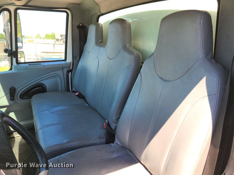 image for item EL9984 2008 International 4200  box truck