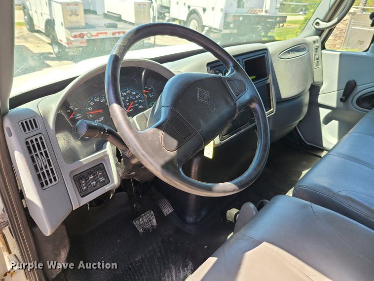 image for item EL9984 2008 International 4200  box truck