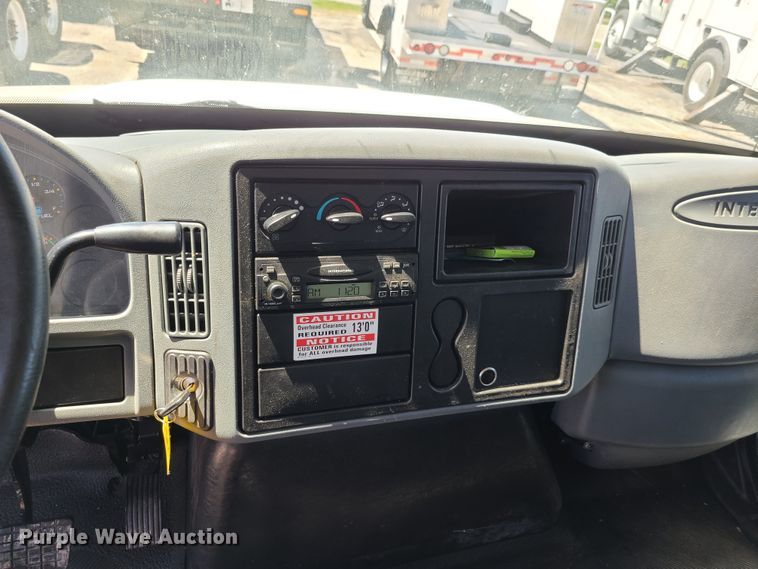 image for item EL9984 2008 International 4200  box truck