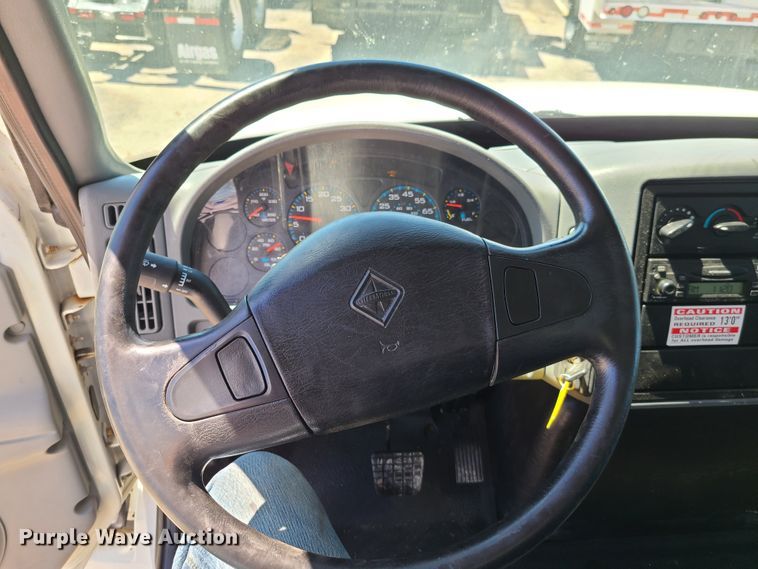 image for item EL9984 2008 International 4200  box truck