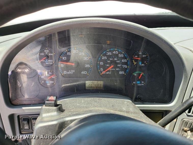 image for item EL9984 2008 International 4200  box truck