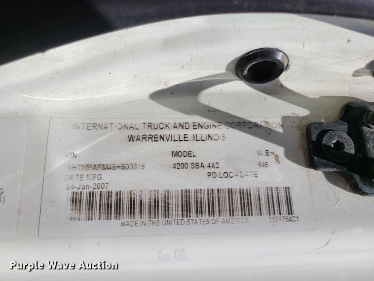 image for item EL9984 2008 International 4200  box truck