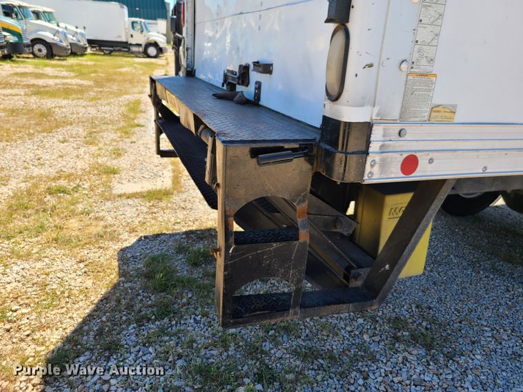 image for item EL9984 2008 International 4200  box truck