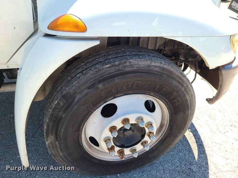 image for item EL9984 2008 International 4200  box truck