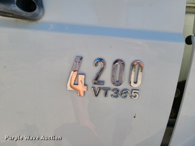 image for item EL9984 2008 International 4200  box truck