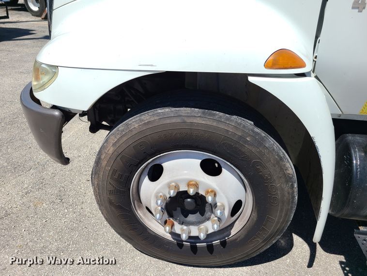 image for item EL9984 2008 International 4200  box truck