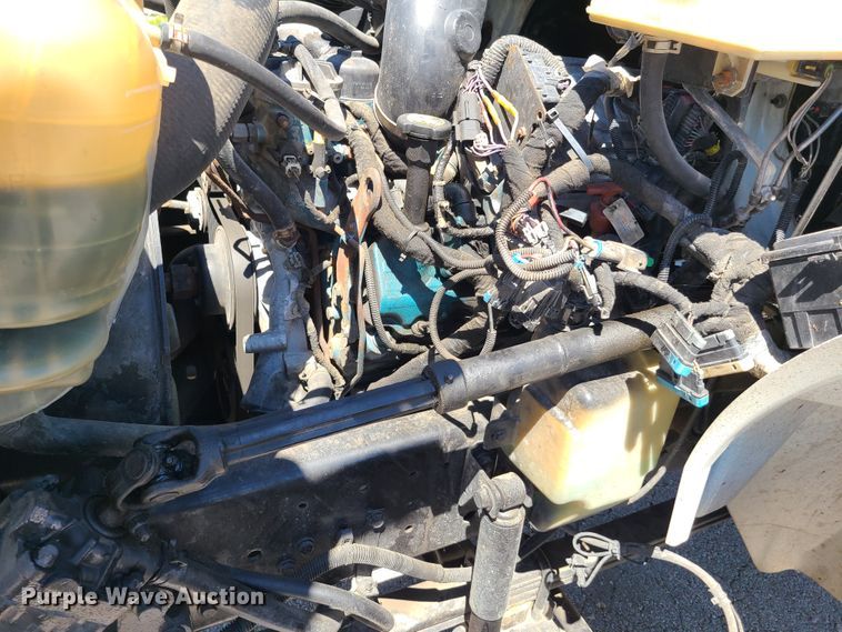 image for item EL9984 2008 International 4200  box truck