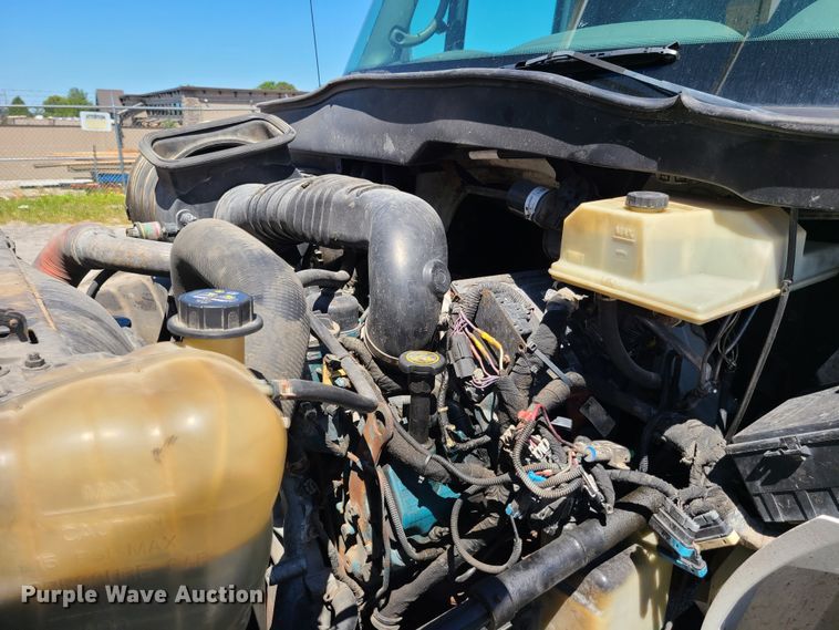 image for item EL9984 2008 International 4200  box truck