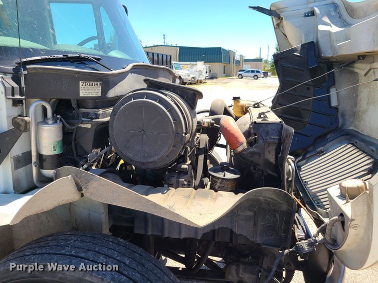 image for item EL9984 2008 International 4200  box truck