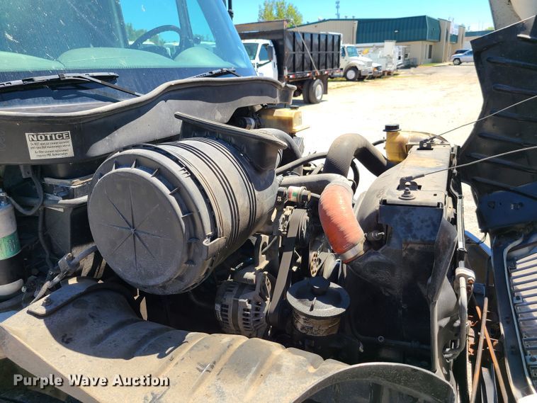 image for item EL9984 2008 International 4200  box truck