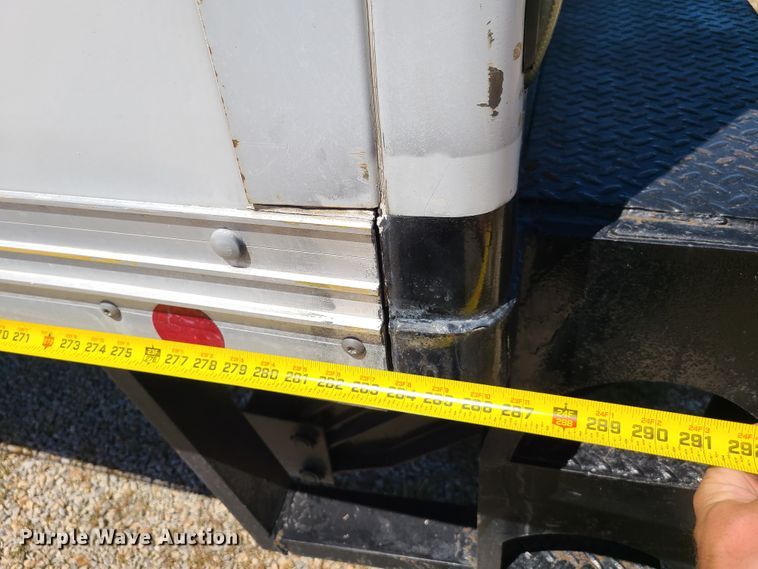 image for item EL9984 2008 International 4200  box truck