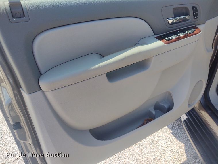 image for item EQ9399 2013 Chevrolet Tahoe LTZ  SUV