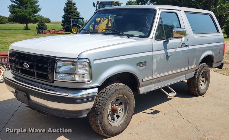 image for item EQ9409 1994 Ford Bronco XLT  SUV