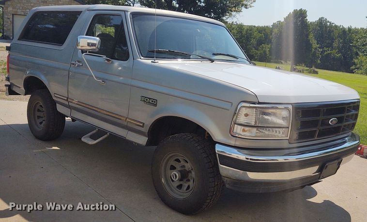 image for item EQ9409 1994 Ford Bronco XLT  SUV