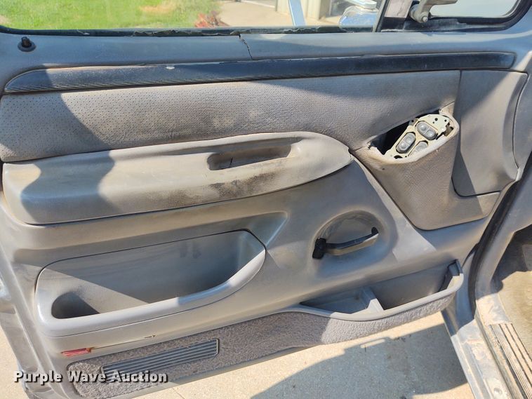 image for item EQ9409 1994 Ford Bronco XLT  SUV