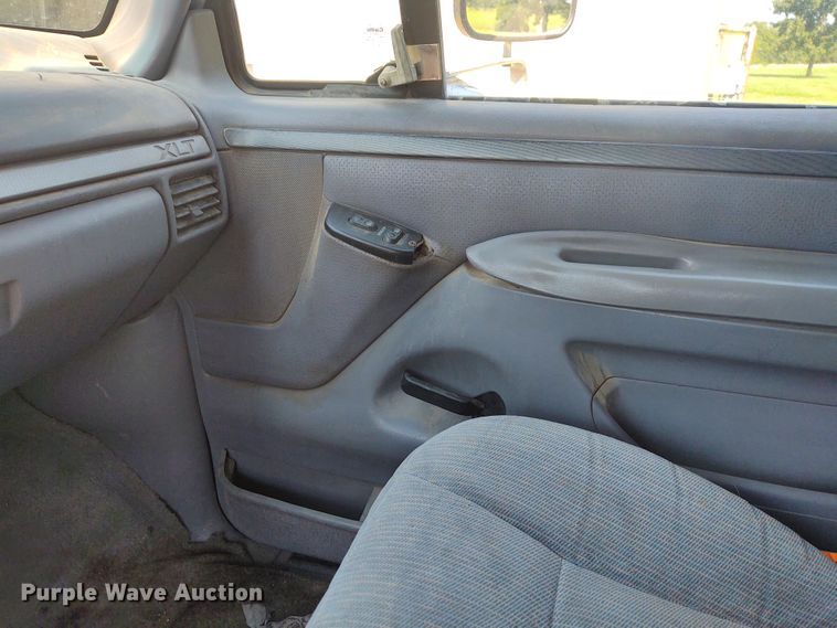 image for item EQ9409 1994 Ford Bronco XLT  SUV