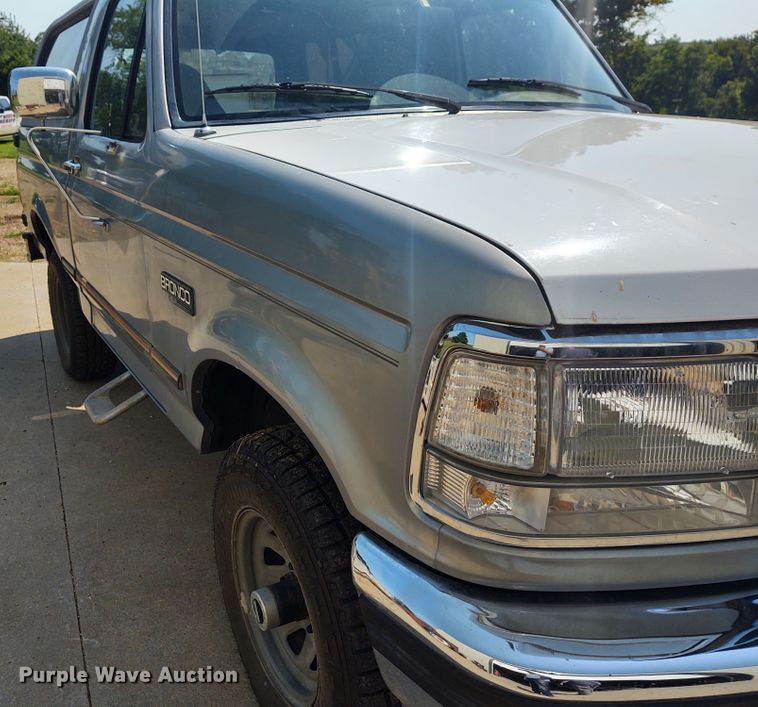 image for item EQ9409 1994 Ford Bronco XLT  SUV