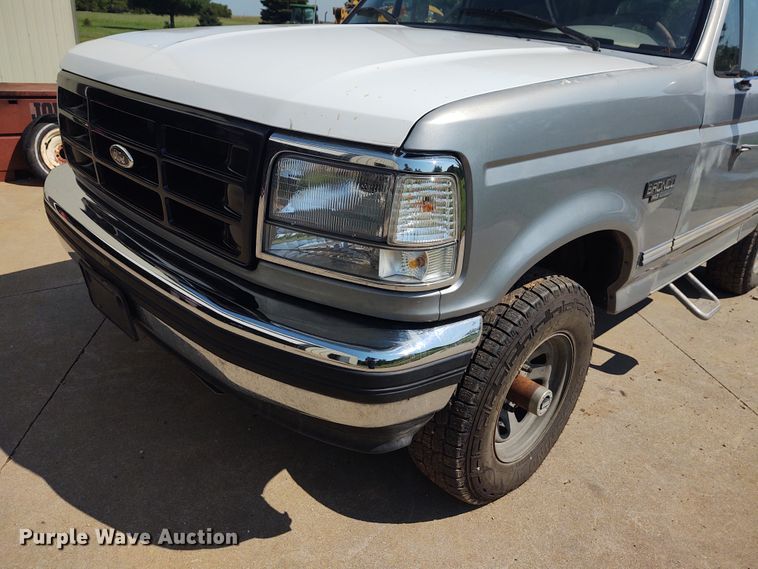 image for item EQ9409 1994 Ford Bronco XLT  SUV