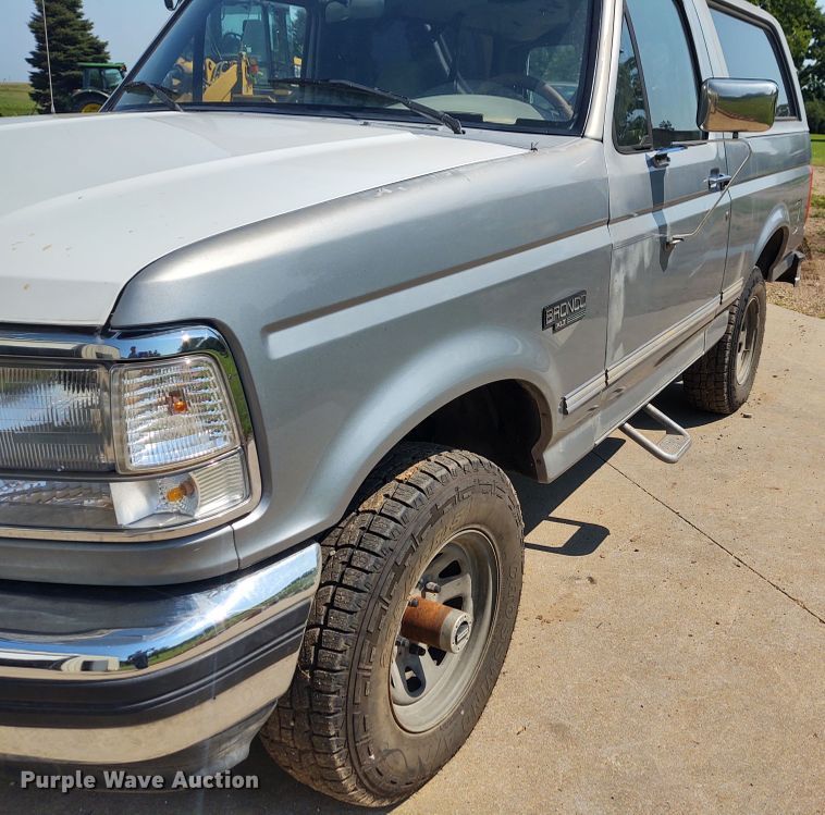 image for item EQ9409 1994 Ford Bronco XLT  SUV