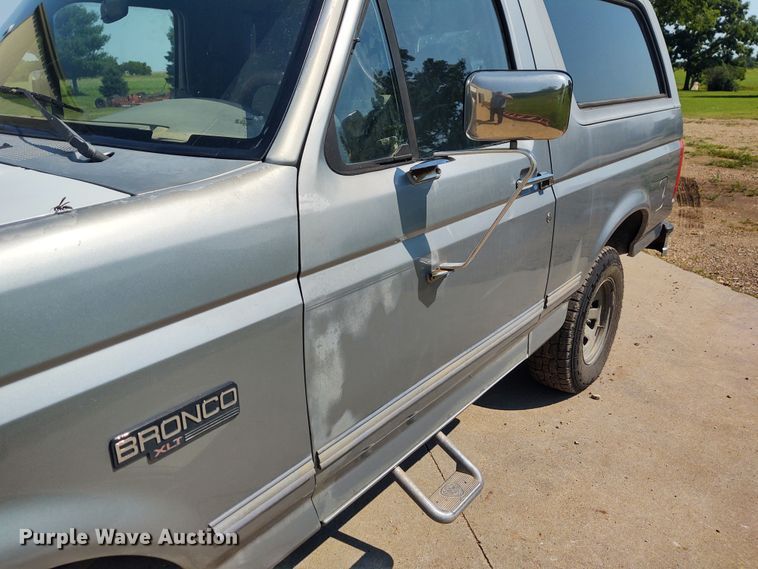image for item EQ9409 1994 Ford Bronco XLT  SUV