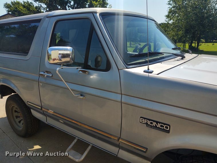 image for item EQ9409 1994 Ford Bronco XLT  SUV