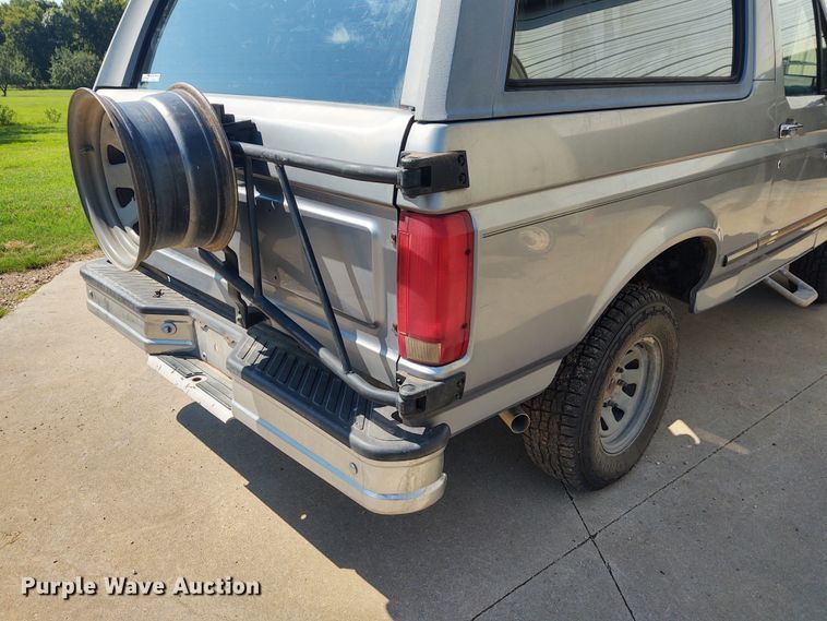 image for item EQ9409 1994 Ford Bronco XLT  SUV