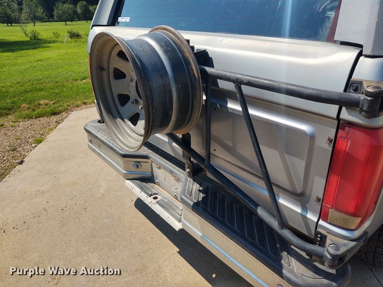 image for item EQ9409 1994 Ford Bronco XLT  SUV