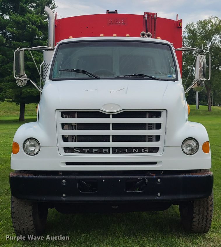 image for item EZ9121 2005 Sterling L-Line  refuse truck