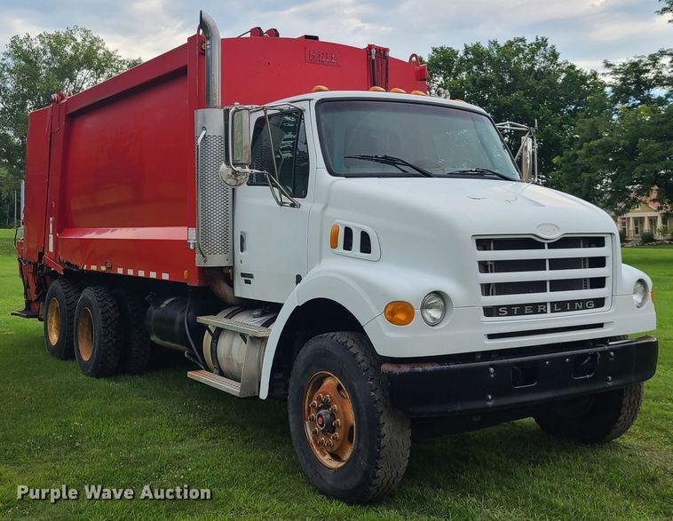image for item EZ9121 2005 Sterling L-Line  refuse truck