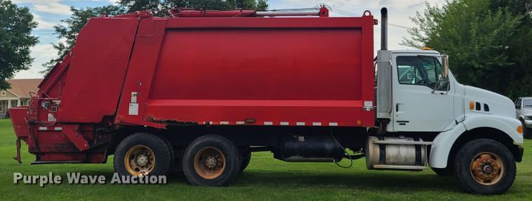 image for item EZ9121 2005 Sterling L-Line  refuse truck