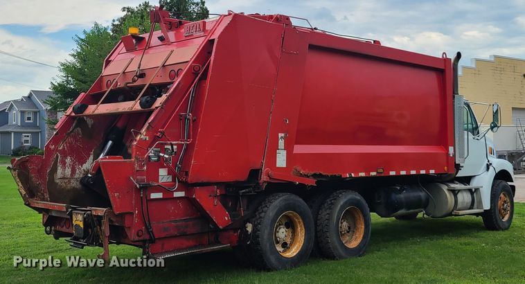 image for item EZ9121 2005 Sterling L-Line  refuse truck