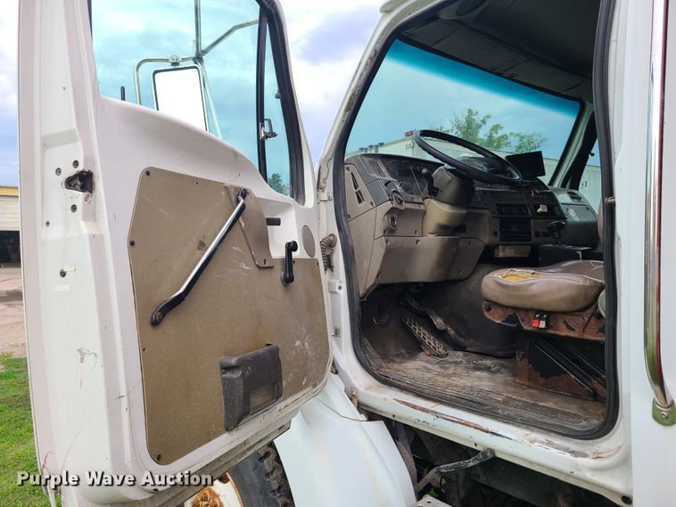 image for item EZ9121 2005 Sterling L-Line  refuse truck