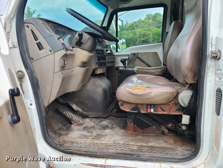 image for item EZ9121 2005 Sterling L-Line  refuse truck