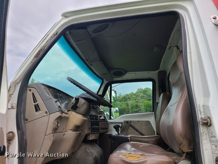 image for item EZ9121 2005 Sterling L-Line  refuse truck