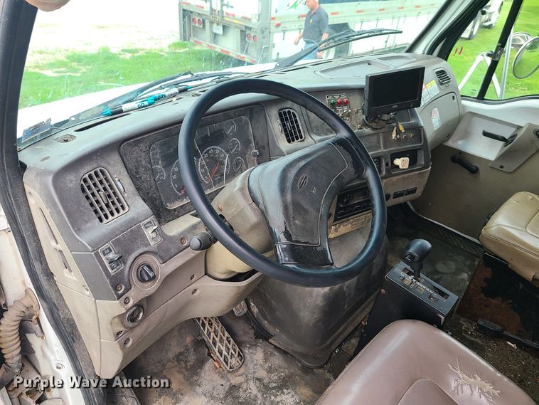 image for item EZ9121 2005 Sterling L-Line  refuse truck