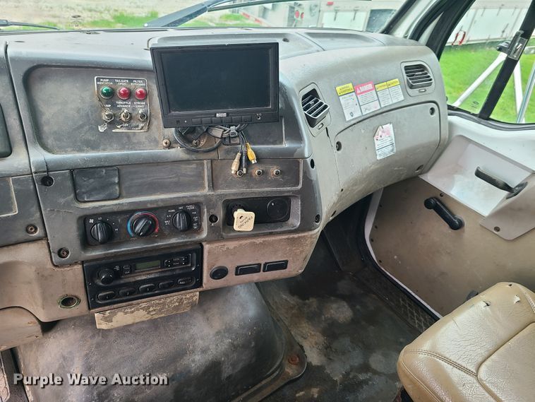 image for item EZ9121 2005 Sterling L-Line  refuse truck