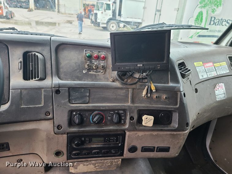 image for item EZ9121 2005 Sterling L-Line  refuse truck