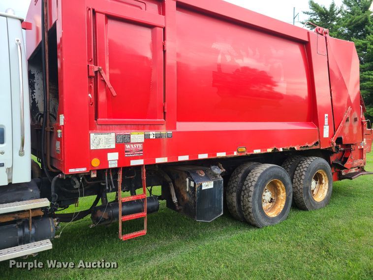 image for item EZ9121 2005 Sterling L-Line  refuse truck