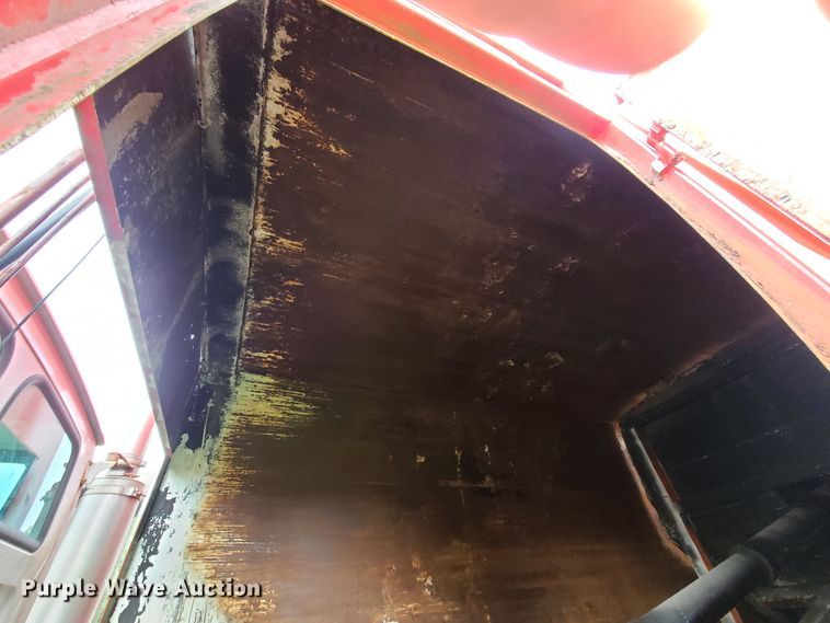 image for item EZ9121 2005 Sterling L-Line  refuse truck