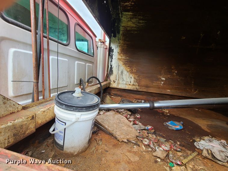 image for item EZ9121 2005 Sterling L-Line  refuse truck