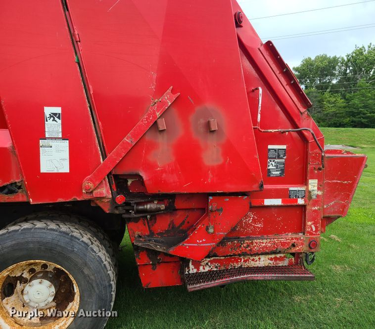 image for item EZ9121 2005 Sterling L-Line  refuse truck